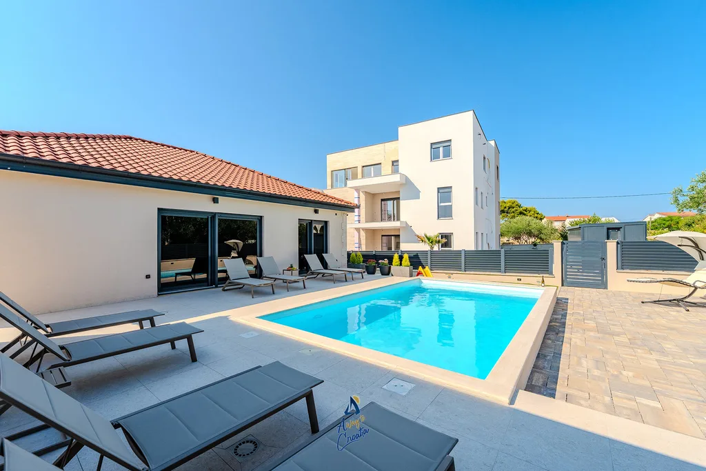 3-Bedroom Villa with Heated Pool in Privlaka
