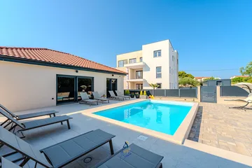 3-Bedroom Villa with Heated Pool in Privlaka