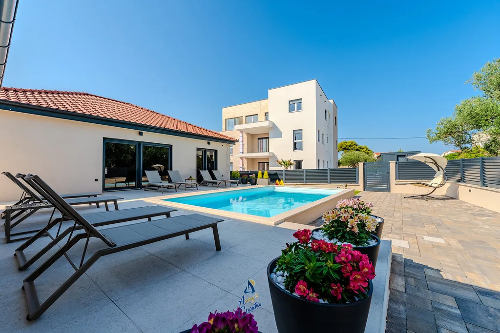 3-Bedroom Villa with Heated Pool in Privlaka