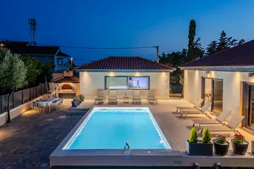 3-Bedroom Villa with Heated Pool in Privlaka