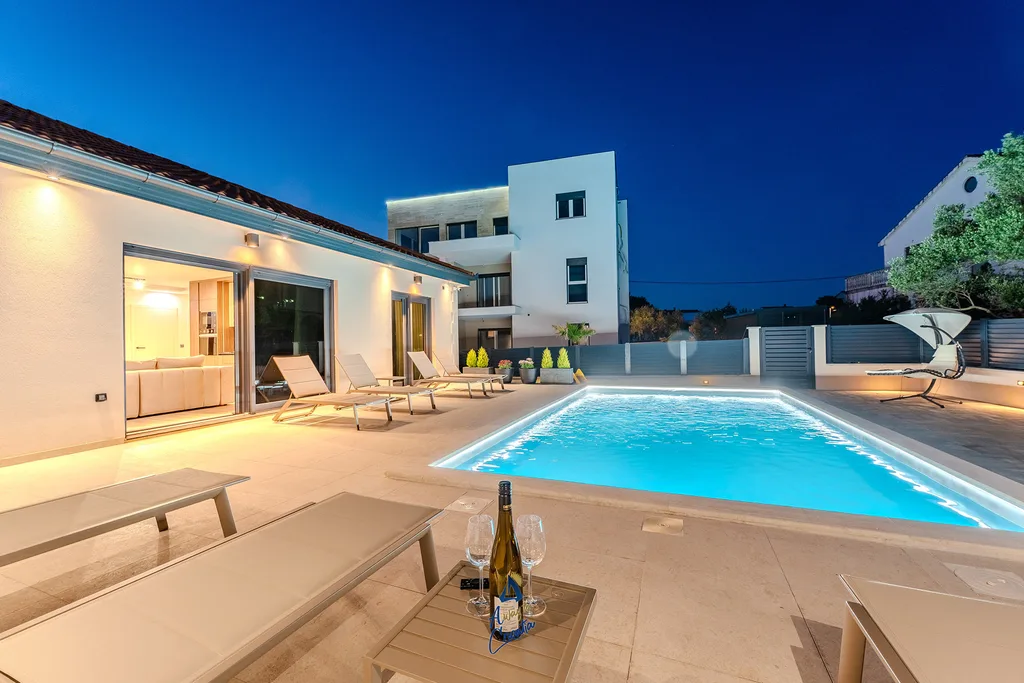 3-Bedroom Villa with Heated Pool in Privlaka