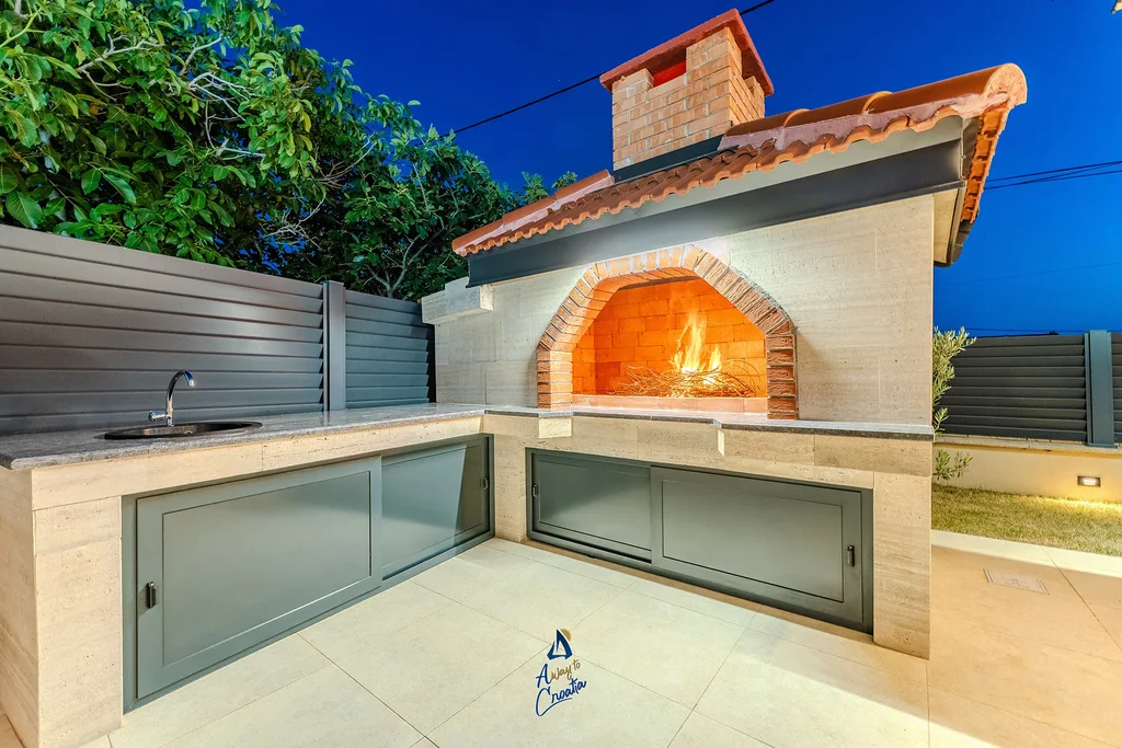 3-Bedroom Villa with Heated Pool in Privlaka
