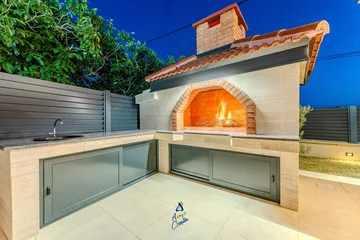 3-Bedroom Villa with Heated Pool in Privlaka