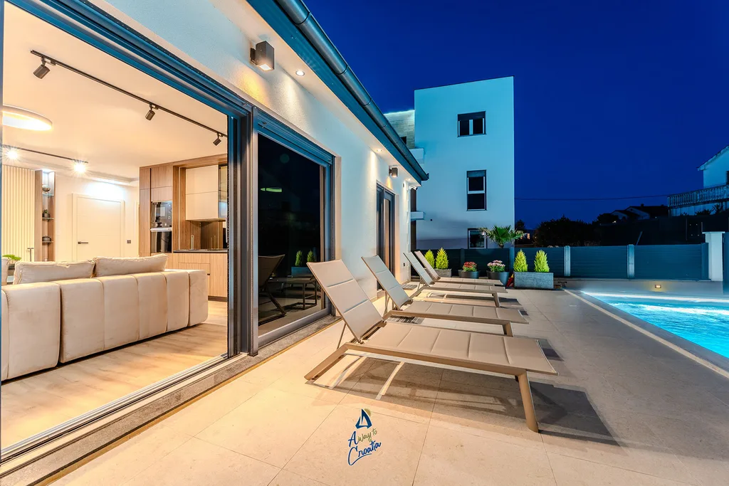 3-Bedroom Villa with Heated Pool in Privlaka