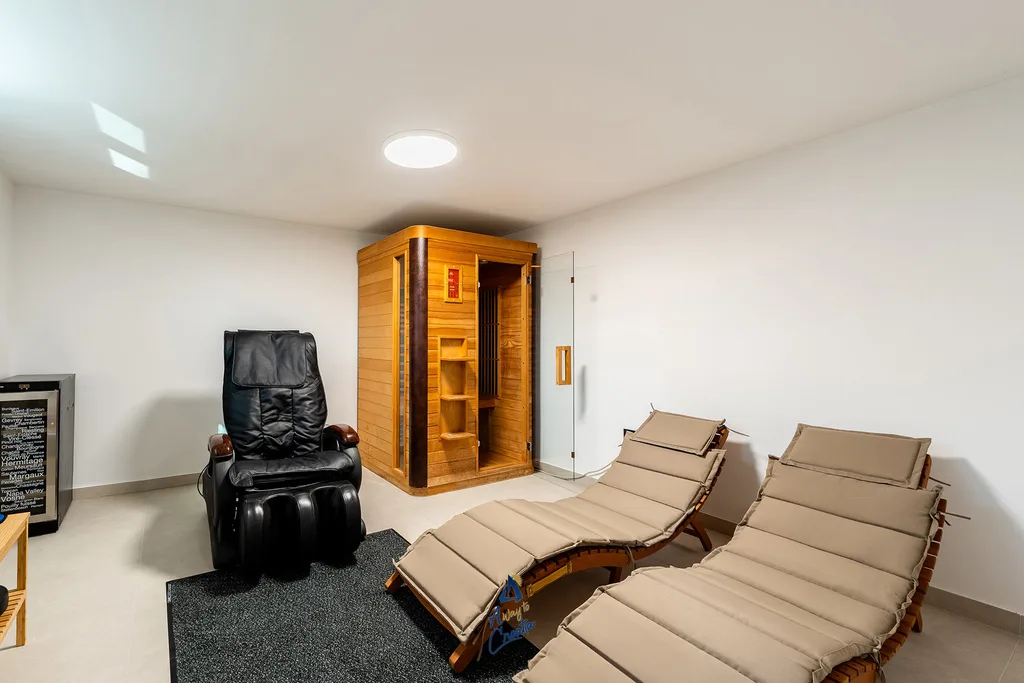 3-Bedroom Villa with Heated Pool in Privlaka