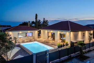 3-Bedroom Villa with Heated Pool in Privlaka
