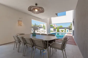 5-Bedroom Villa in Škrip with Heated Pool