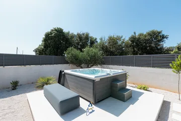 5-Bedroom Villa in Škrip with Heated Pool