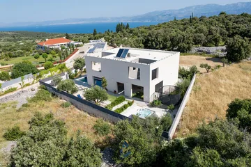 5-Bedroom Villa in Škrip with Heated Pool