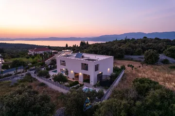 5-Bedroom Villa in Škrip with Heated Pool