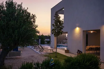 5-Bedroom Villa in Škrip with Heated Pool