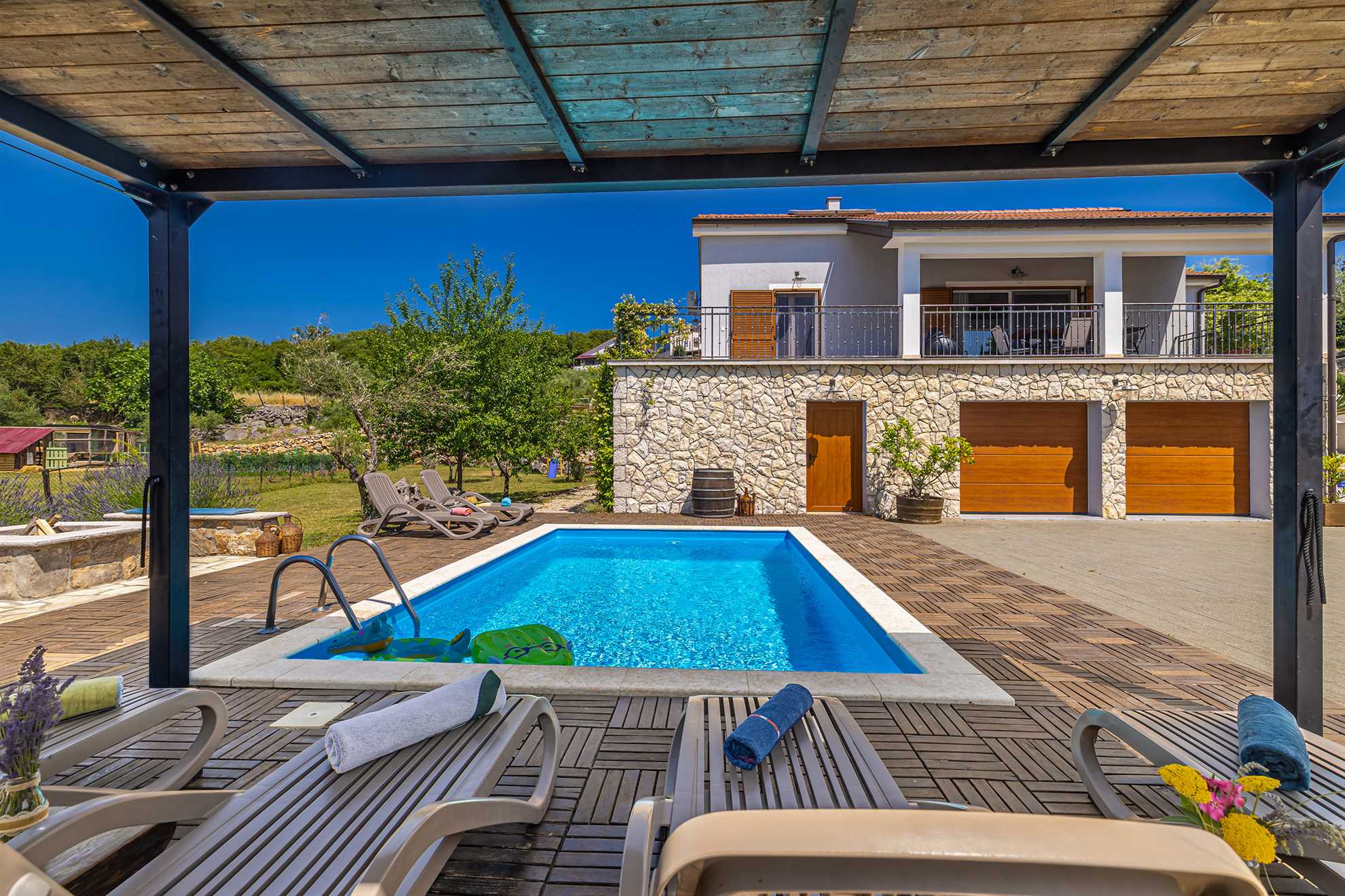 Ferienhaus FRANOLIC mit Swimmingpool