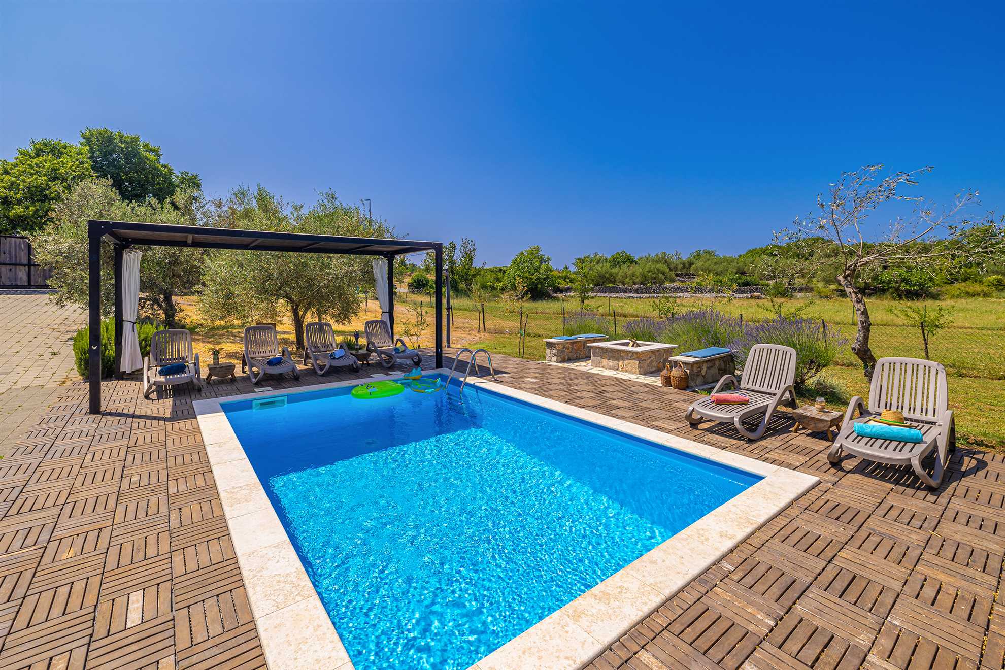 Ferienhaus FRANOLIC mit Swimmingpool