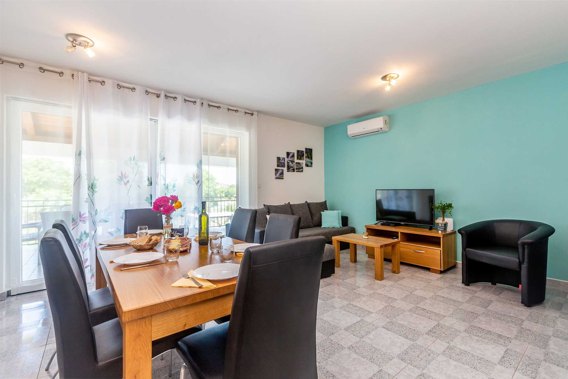 Ferienhaus FRANOLIC mit Swimmingpool