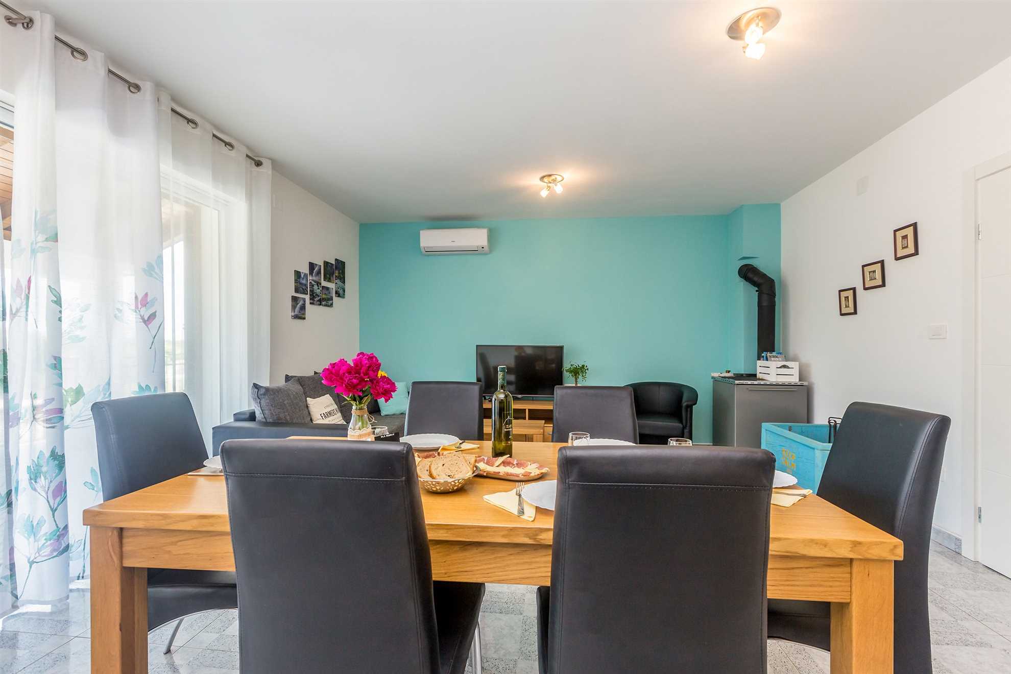 Ferienhaus FRANOLIC mit Swimmingpool