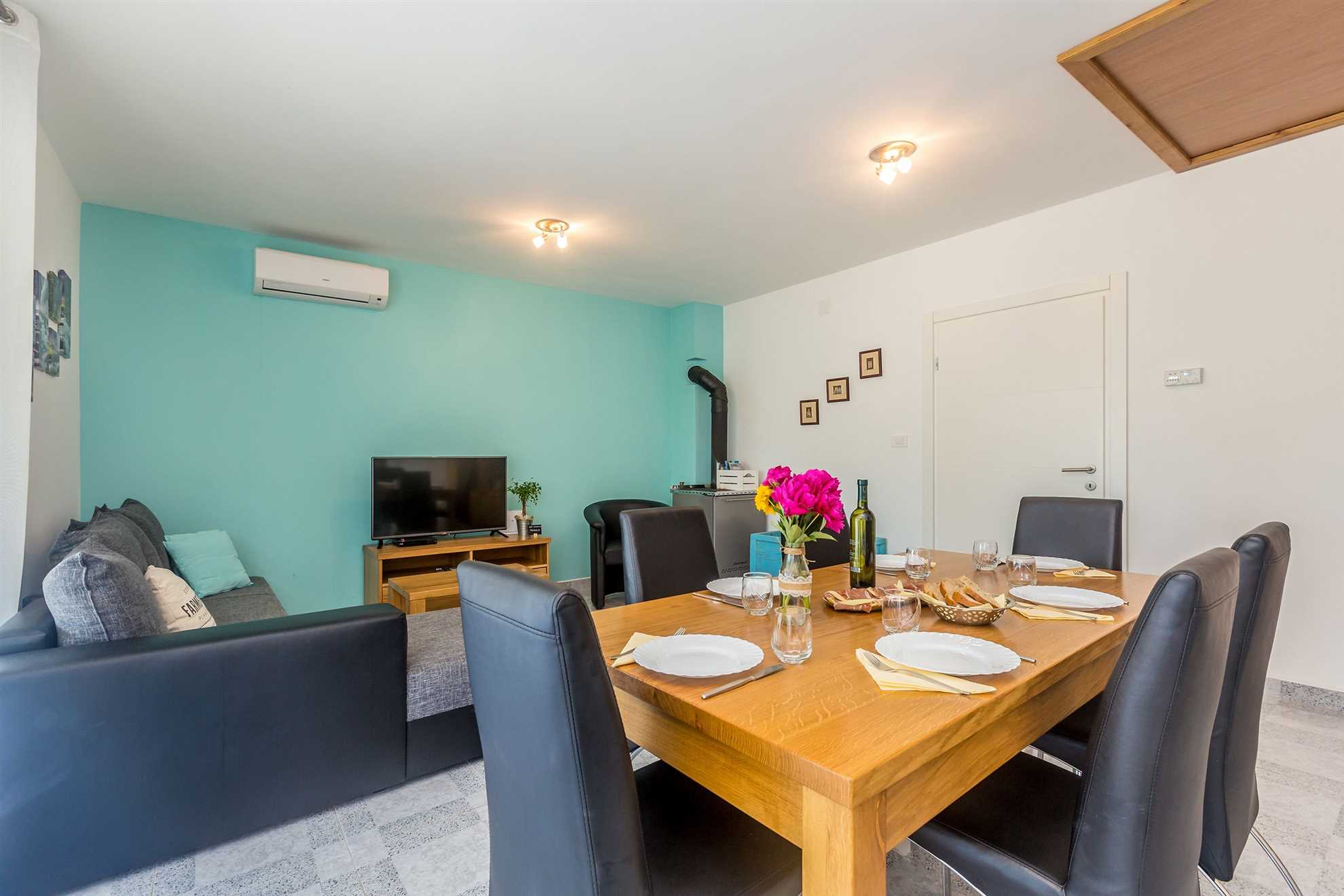 Ferienhaus FRANOLIC mit Swimmingpool