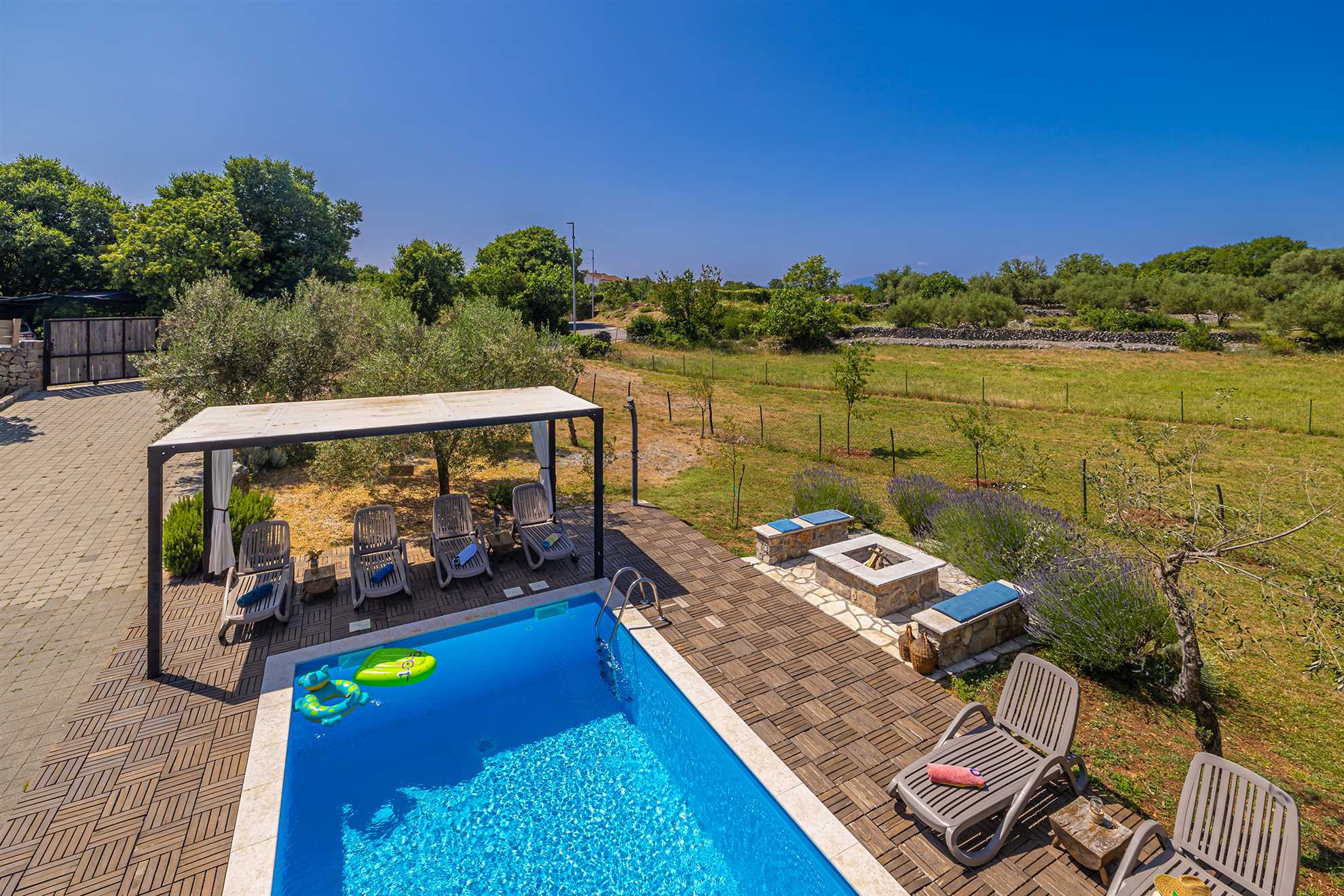 Ferienhaus FRANOLIC mit Swimmingpool