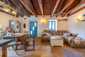 2-Bedroom House with Private Pool in Skrpčići