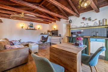 2-Bedroom House with Private Pool in Skrpčići