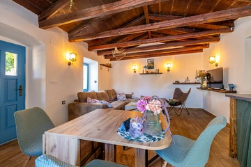 2-Bedroom House with Private Pool in Skrpčići