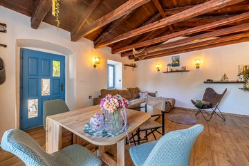 2-Bedroom House with Private Pool in Skrpčići