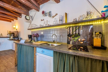 2-Bedroom House with Private Pool in Skrpčići