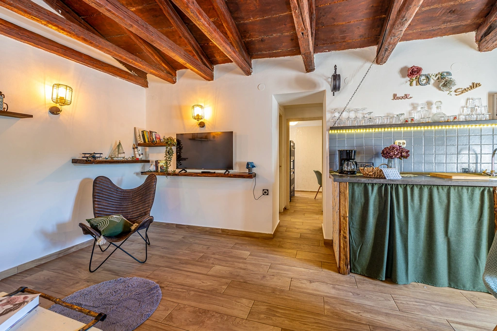 2-Bedroom House with Private Pool in Skrpčići