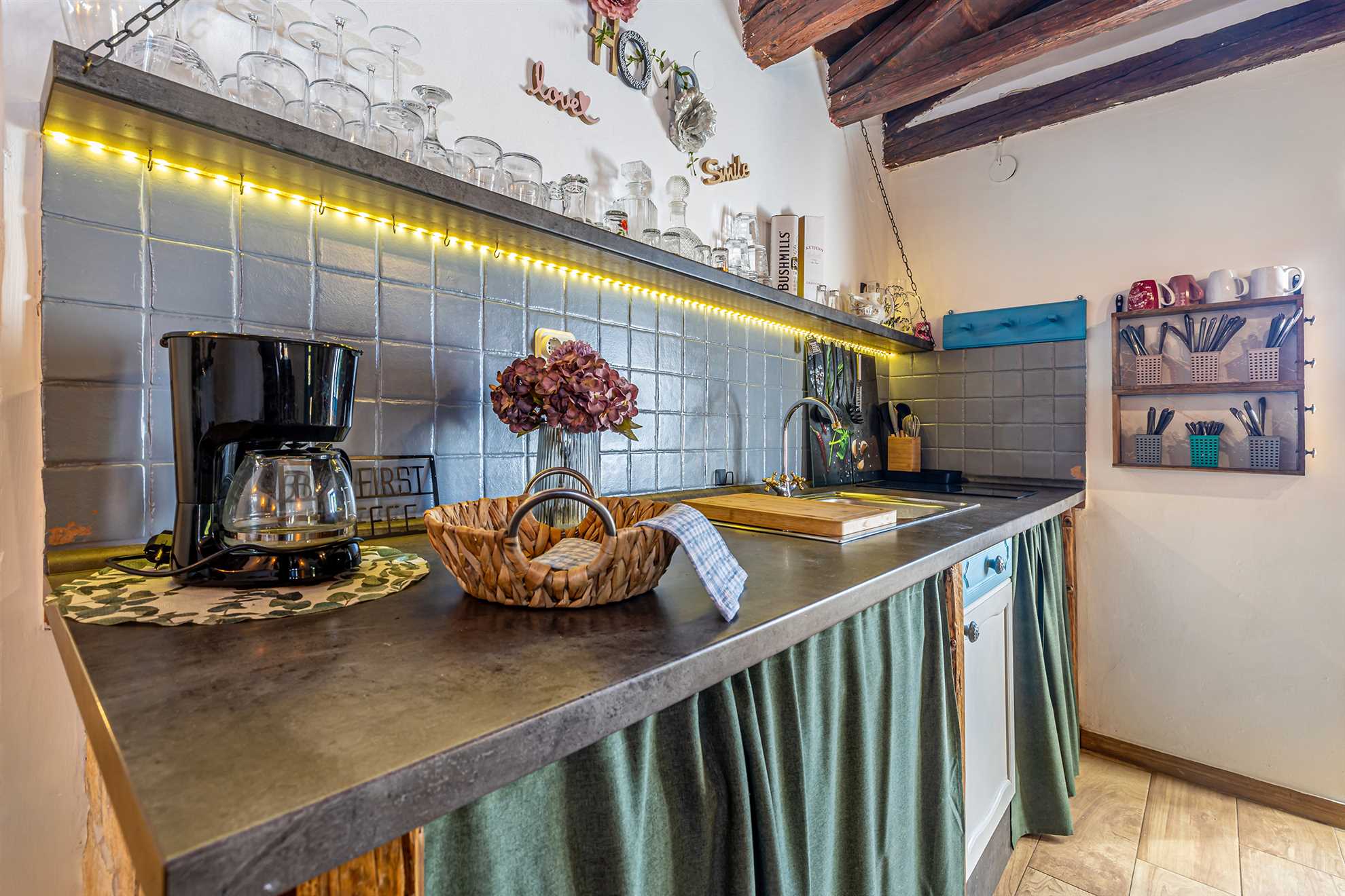 Rustikalna kuća za odmor DEPOPE s privatnim bazenom