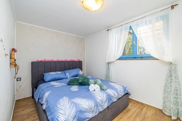 2-Bedroom House with Private Pool in Skrpčići