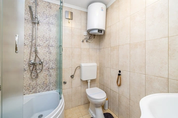 2-Bedroom House with Private Pool in Skrpčići