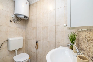 2-Bedroom House with Private Pool in Skrpčići