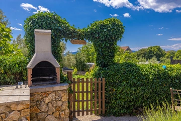 2-Bedroom House with Private Pool in Skrpčići