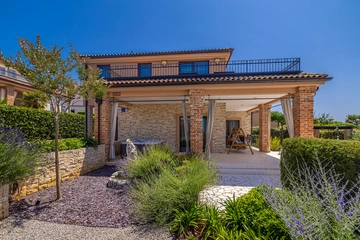 Villa with Private Pool, Jacuzzi & Sauna in Linardići