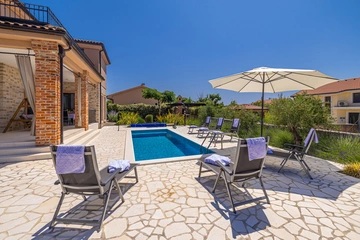 Villa with Private Pool, Jacuzzi & Sauna in Linardići