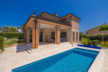 Villa with Private Pool, Jacuzzi & Sauna in Linardići