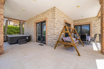 Villa with Private Pool, Jacuzzi & Sauna in Linardići