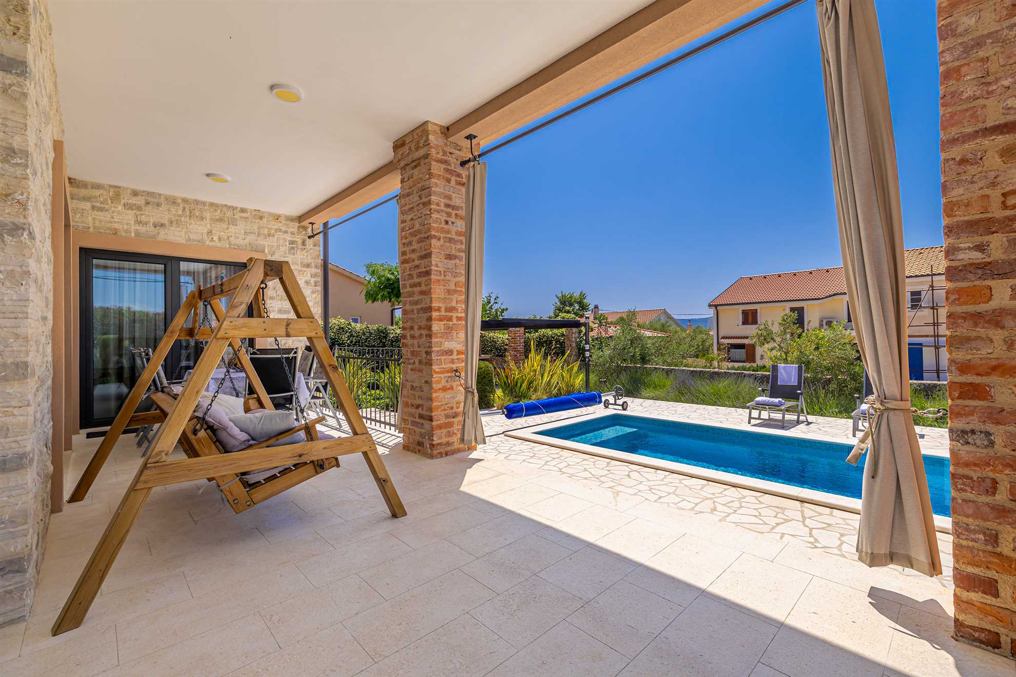 Villa NATHALIE con piscina privata, jacuzzi e sauna esterna