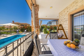 Villa with Private Pool, Jacuzzi & Sauna in Linardići
