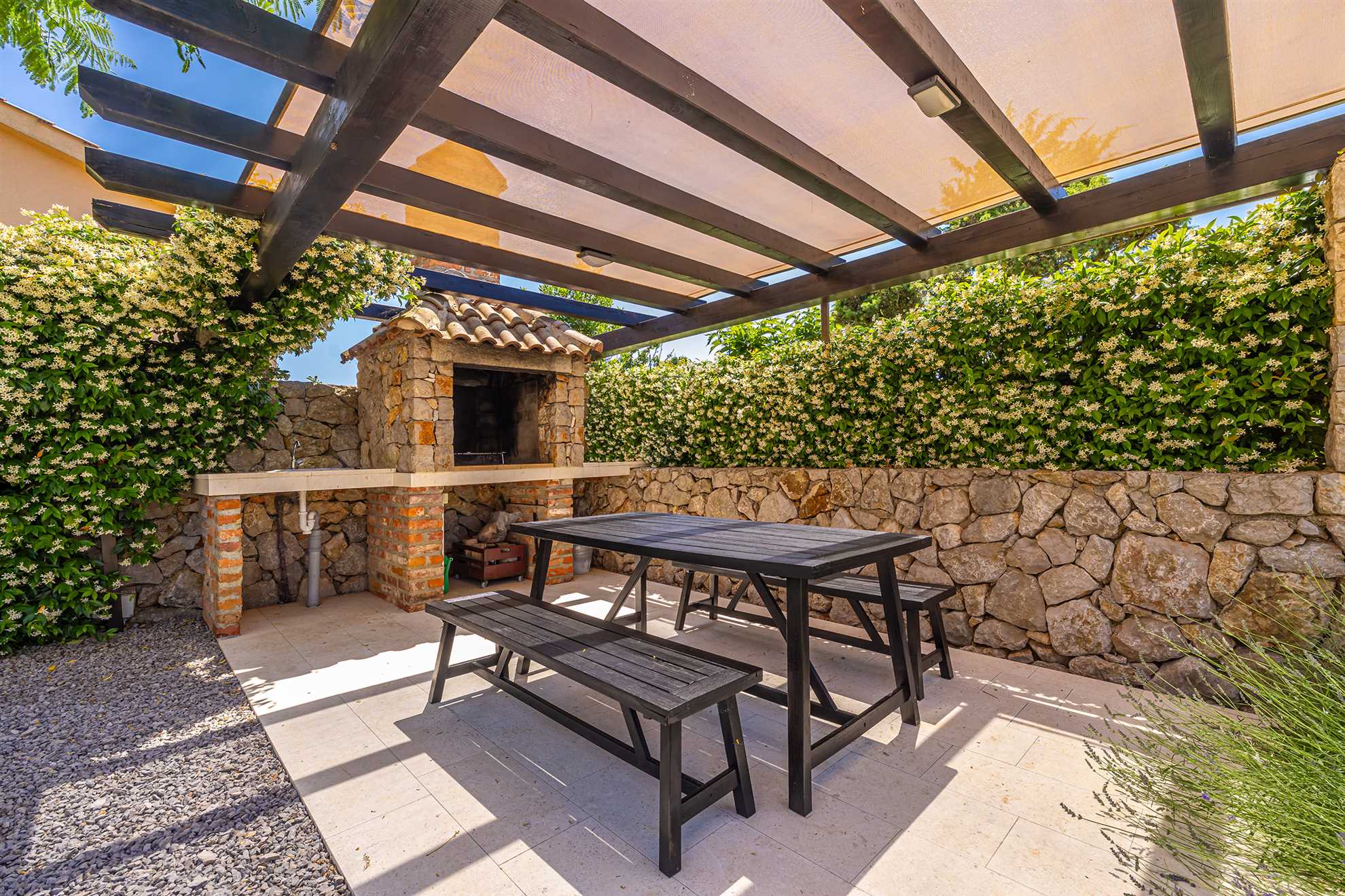 Villa NATHALIE con piscina privata, jacuzzi e sauna esterna