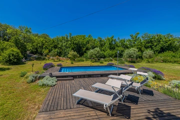 4-Bedroom House in Garica with Private Pool