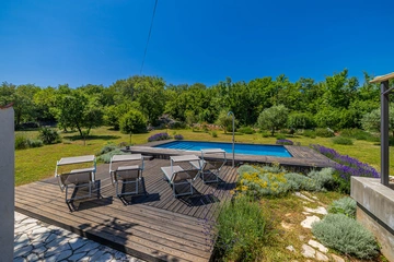 4-Bedroom House in Garica with Private Pool