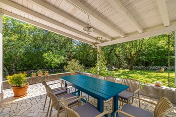 4-Bedroom House in Garica with Private Pool