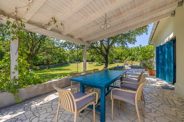 4-Bedroom House in Garica with Private Pool