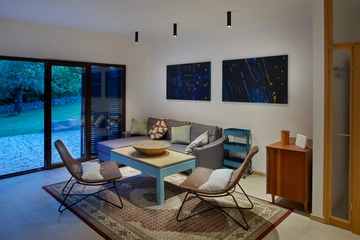 4-Bedroom House in Garica with Private Pool