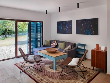 4-Bedroom House in Garica with Private Pool