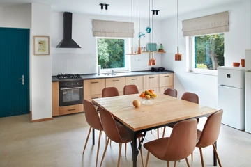 4-Bedroom House in Garica with Private Pool