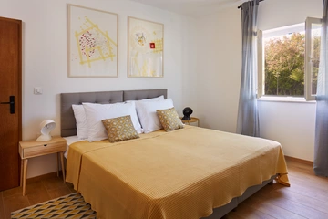 4-Bedroom House in Garica with Private Pool