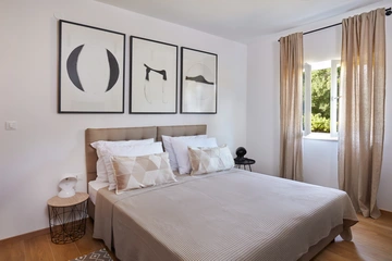 4-Bedroom House in Garica with Private Pool