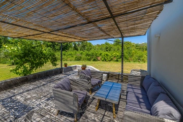 4-Bedroom House in Garica with Private Pool