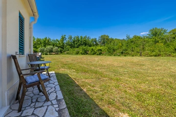 4-Bedroom House in Garica with Private Pool